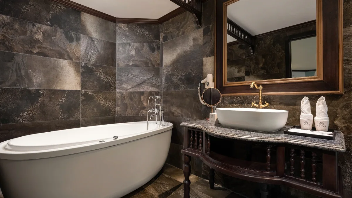 Venus Cruise Executive Suite – Bathroom