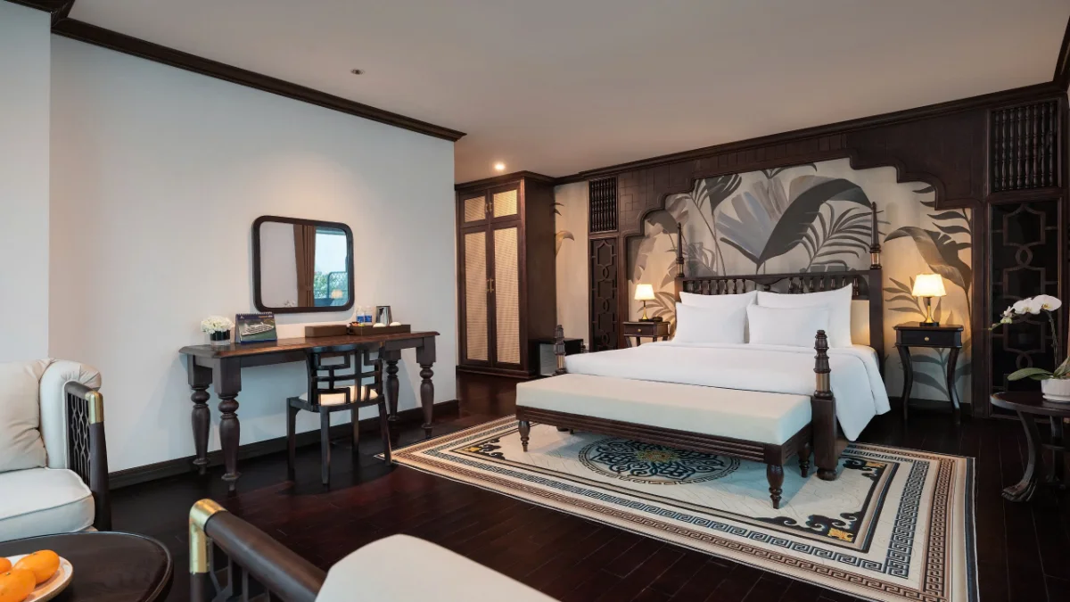 Venus Cruise Executive Suite – Bedroom Full View