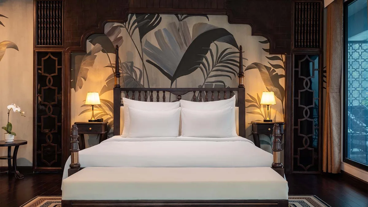 Venus Cruise Executive Suite – King Bed Headboard