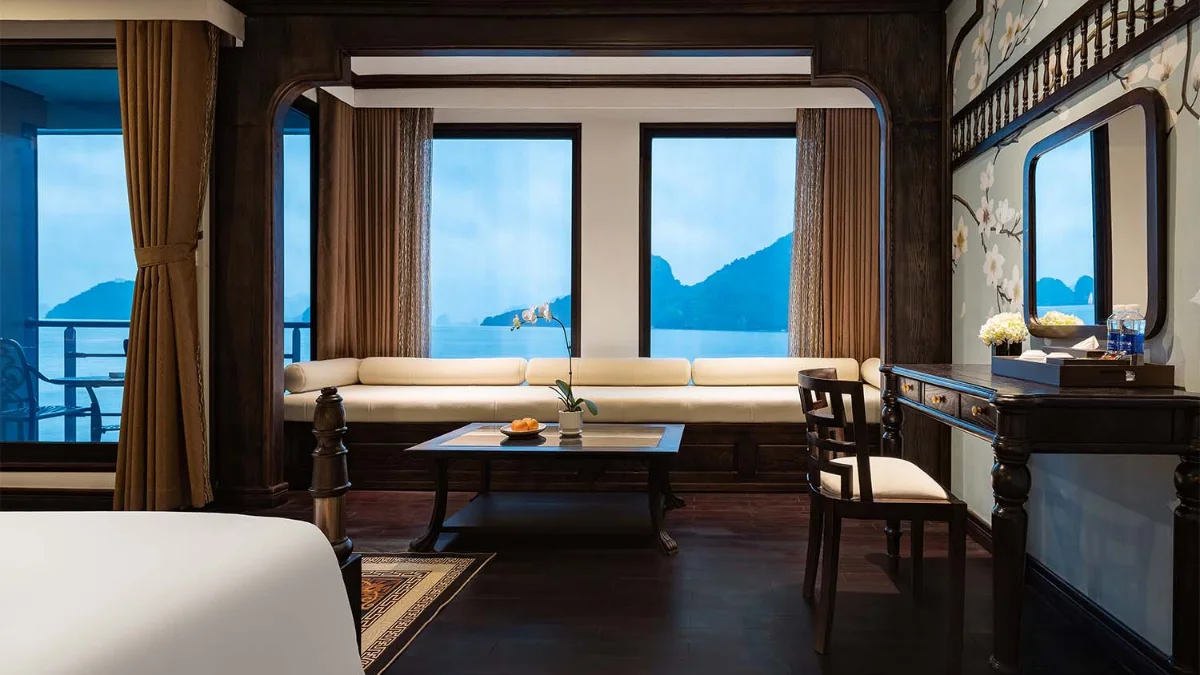 Venus Cruise Executive Suite – Sofa By The Window