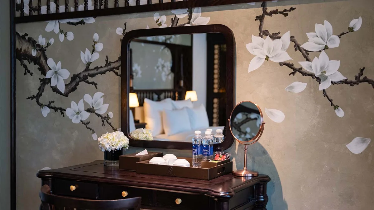 Venus Cruise Executive Suite – Vanity Table