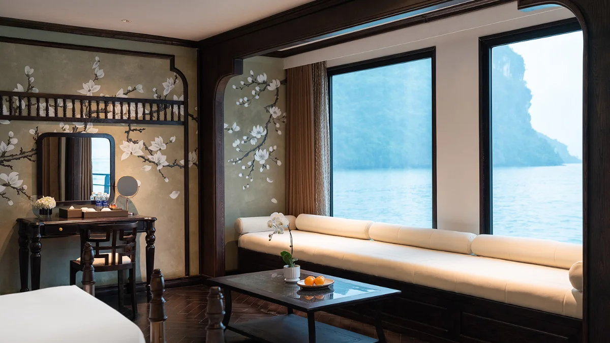 Venus Cruise Family Suite – Sofa Lounge
