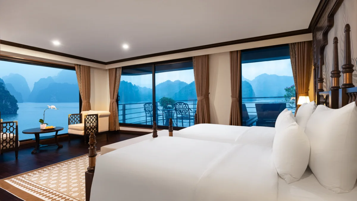 Venus Cruise Premier Suite – Bedroom Sea View