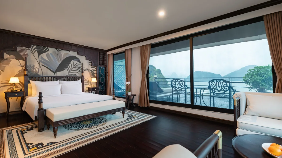 Venus Cruise Premier Suite – Panoramic Bedroom