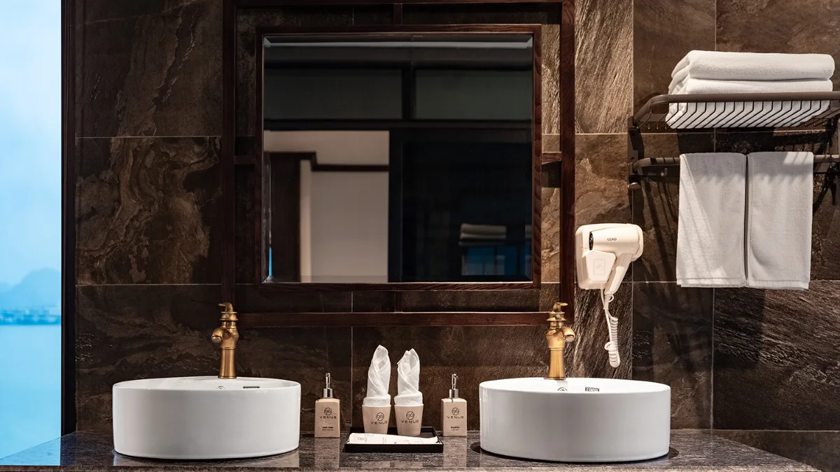 Venus Cruise President (Pearl) Suite – Double Washbasins