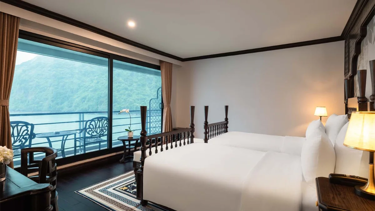 Venus Cruise Senior Suite – Bed And Window